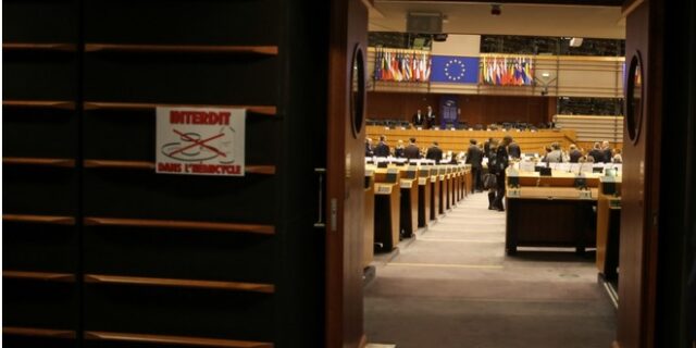 ΕΕ κατά ΔΝΤ με ‘ζεστές’ προβλέψεις για την Ελλάδα
