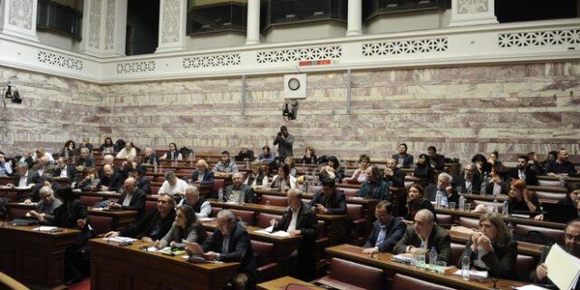 Η ‘σκυτάλη’ στους βουλευτές