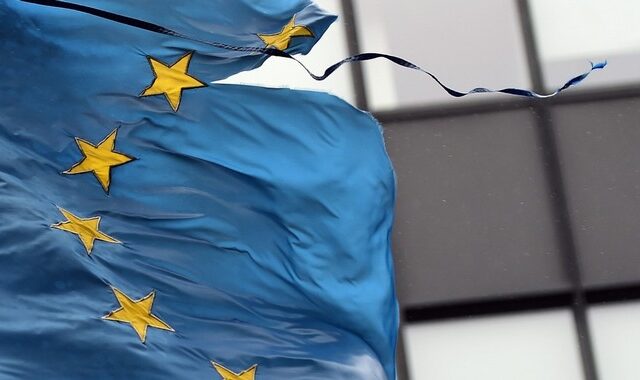 Die Welt: Τελειώνει ο χρόνος για τη βαθιά διχασμένη Ευρωζώνη