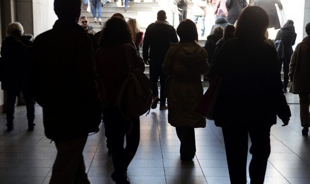 Επιμένει η ΑΠΔΠΧ: Θίγονται ελευθερίες και δικαιώματα με το ηλεκτρονικό εισιτήριο