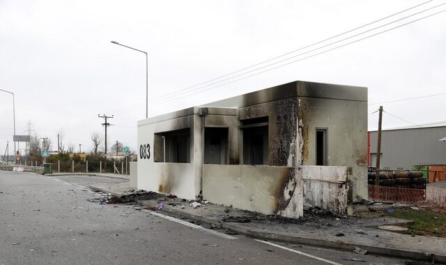 Στο μικροσκόπιο των Αρχών τα συντρίμμια των αυτοκινήτων από την τραγωδία στην Θήβα