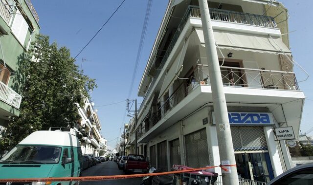 Έγκλημα στο Περιστέρι: Οι δράστες ούρλιαζαν ‘τα λεφτά, τα λεφτά’