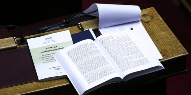 Blame game αρχηγών για τα σενάρια Grexit, με φόντο τη διαπλοκή
