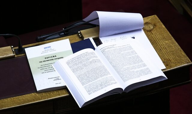 Blame game αρχηγών για τα σενάρια Grexit, με φόντο τη διαπλοκή