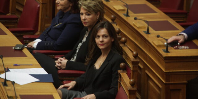 Αχτσιόγλου: Οι γυναίκες βρίσκονται στο στόχαστρο της κρίσης