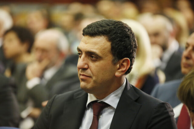 Ο Βασίλης Κικίλιας συναντήθηκε με τον εκπρόσωπο της Μέρκελ