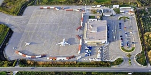 Μεγαλύτερη επιβατική κίνηση, λιγότερες πτήσεις στην Ελλάδα