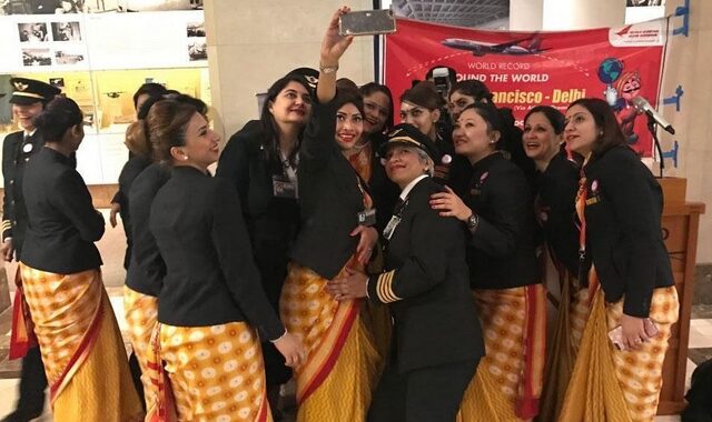 Η Air India πραγματοποίησε την πρώτη πτήση με αποκλειστικά γυναικείο πλήρωμα