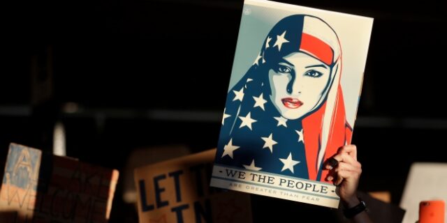 Η Μουσουλμάνα που έγινε σύμβολο της αντίστασης κατά του Τραμπ