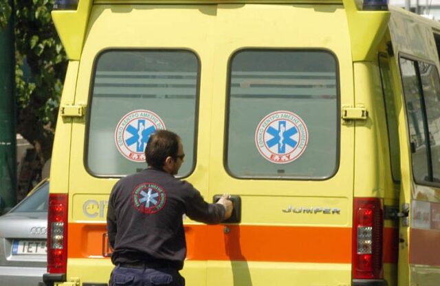Μυστήριο με νεαρό άνδρα που βρέθηκε τραυματισμένος στην άκρη του δρόμου