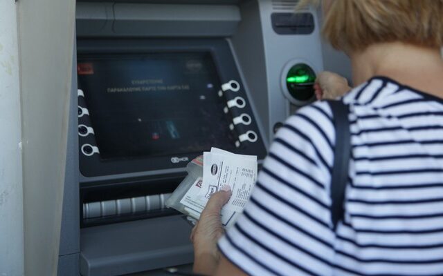 Πώς να μη σε κλέψουν στα ATM