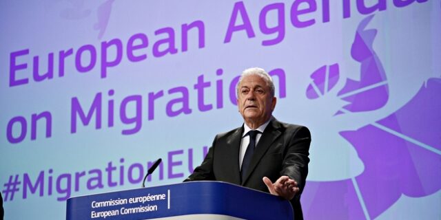 Αβραμόπουλος σε κράτη-μέλη για τη μετεγκατάσταση: ‘Τηρήστε τις δεσμεύσεις σας’