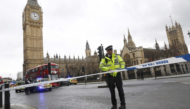 Τρόμος στο Λονδίνο: Η στιγμή που εκκενώθηκε το βρετανικό Κοινοβούλιο