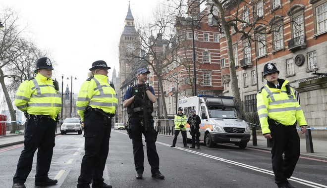 Επίθεση στο Λονδίνο: Νέες συλλήψεις. Δύο τραυματίες σε κρίσιμη κατάσταση