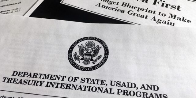 ΗΠΑ: Αντιδράσεις επιστημόνων από τις περικοπές Τραμπ στον τομέα της έρευνας