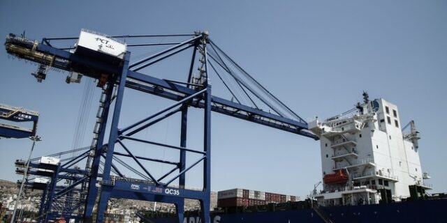 FAZ: Ευρωπαϊκή βάση της Cosco το λιμάνι του Πειραιά