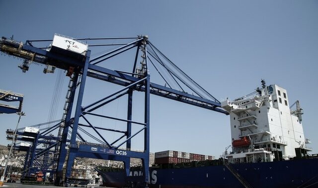 FAZ: Ευρωπαϊκή βάση της Cosco το λιμάνι του Πειραιά
