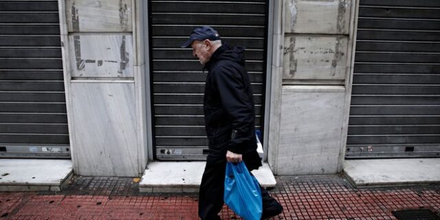 Δίχτυ προστασίας των Ελλήνων, η οικογένεια