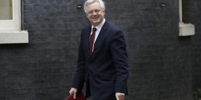 Ντέιβις: Όχι σε πιθανό μπλόκο του Brexit από τη Βουλή