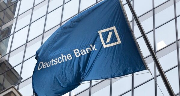 Deutsche Bank: Πτώση 7% της μετοχής της μετά την ανακοίνωση για ΑΜΚ
