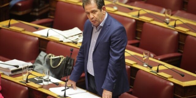 Δημητριάδης: Δεν υπάρχει θέμα πώλησης της ΔΕΗ