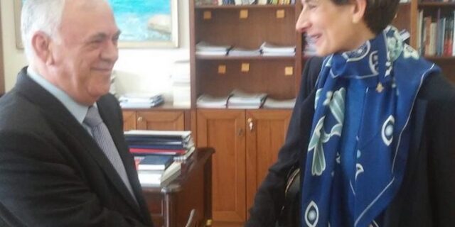 Με την Πρέσβη του Ηνωμένου Βασιλείου Kate Smith συναντήθηκε ο Γιάννης Δραγασάκης