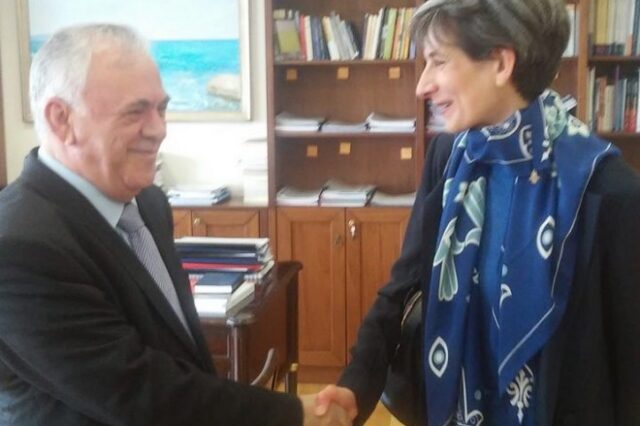 Με την Πρέσβη του Ηνωμένου Βασιλείου Kate Smith συναντήθηκε ο Γιάννης Δραγασάκης