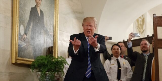 Το tweet του Τραμπ που ‘έριξε’ τις μετοχές της φαρμακοβιομηχανίας