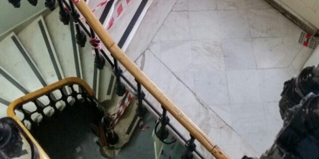 Βίντεο-φωτογραφίες: Το σημείο απ’ όπου έπεσε στο κενό γιατρός  στο Ελπίς