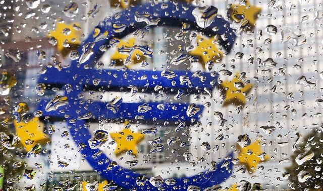 Bloomberg: Η ΕΚΤ θα ανακοινώσει ως τον Ιούλιο τη λήξη του προγράμματος ποσοτικής χαλάρωσης