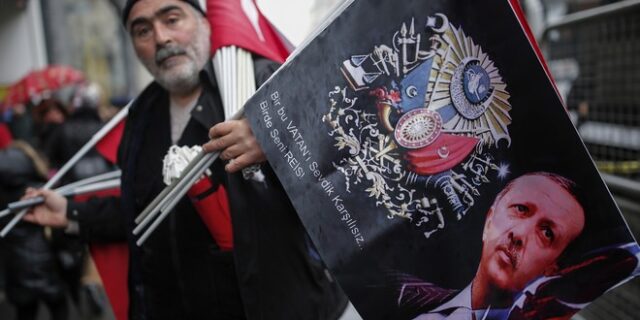 Η Τουρκία διχάζει την Ευρώπη. Στο πλευρό Ερντογάν και η αντιπολίτευση
