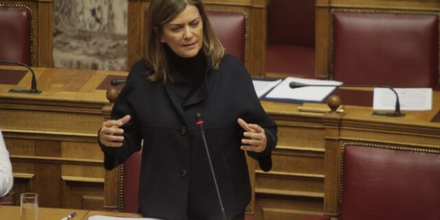 Αντωνοπούλου σε θεσμούς: Δημιουργία 300.000 θέσεων εργασίας την τριετία 2018-2020