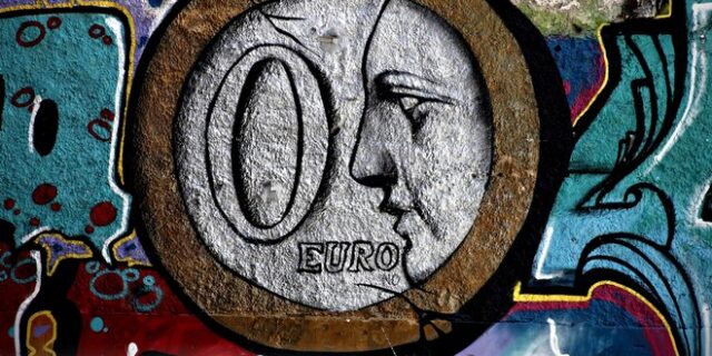 Ο χορός του χρήματος στη φτωχή Ελλάδα