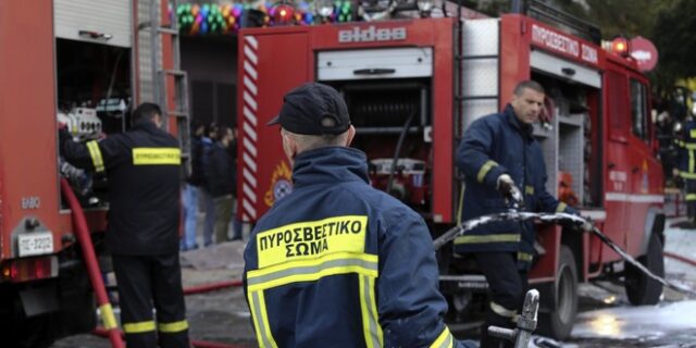Σε εξέλιξη πυρκαγιά στον 1ο όροφο εμπορικού κέντρου στο Χαλάνδρι