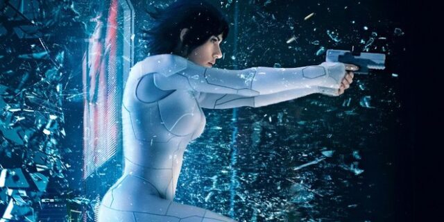 5 λεπτά χάους με τη Scarlett Johansson να φοράει μόνο ένα κολάν