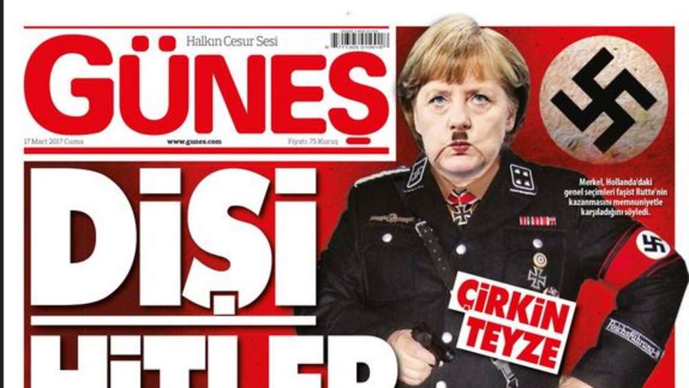 Τουρκική εφημερίδα: Φωτομοντάζ που εμφανίζει την Μέρκελ σαν Χίτλερ