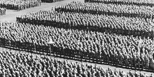 Μια εικόνα χίλιες λέξεις: Οι στρατιές νέων του Χίτλερ στη ναζιστική Γερμανία