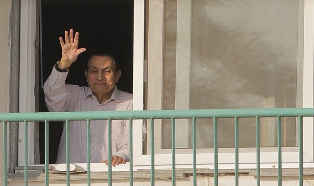 Ελεύθερος ο Χόσνι Μουμπάρακ μετά από έξι χρόνια φυλάκισης