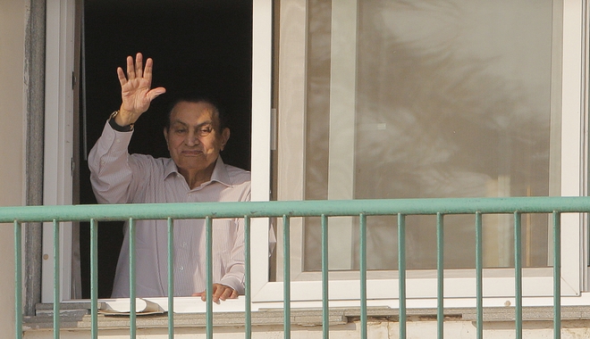 Ελεύθερος ο Χόσνι Μουμπάρακ μετά από έξι χρόνια φυλάκισης