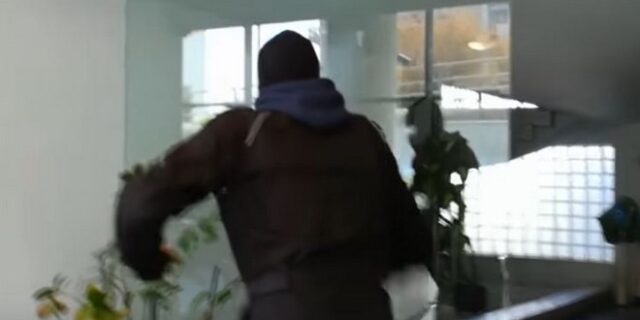 Εισβολή αντιεξουσιαστών σε εταιρεία μετρήσεων
