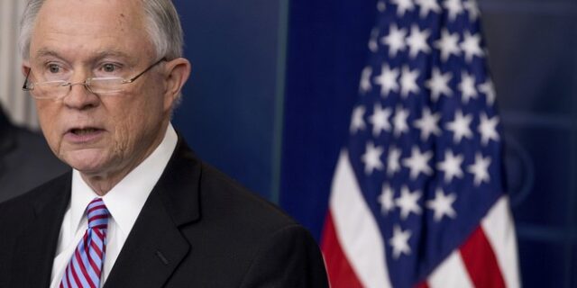 ΗΠΑ: Ο υπουργός Δικαιοσύνης απειλεί με στέρηση πόρων πόλεις ‘καταφύγια’ μεταναστών