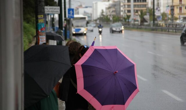 Συννεφιά και βροχές το σκηνικό του καιρού