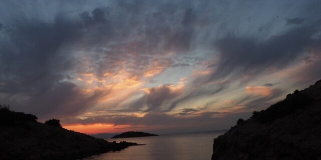 Ηλιοφάνεια με αραιές νεφώσεις το τριήμερο