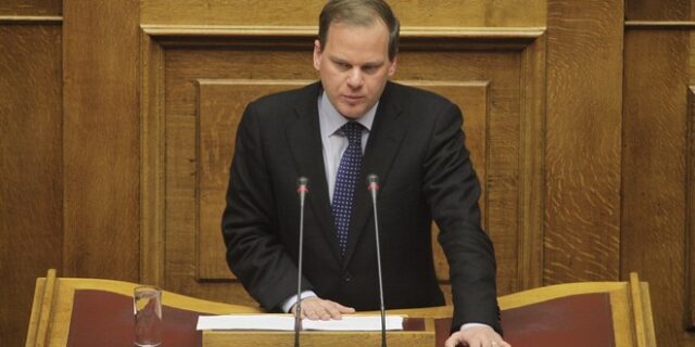 Παρέμβαση Καραμανλή απ’ το μέλλον…