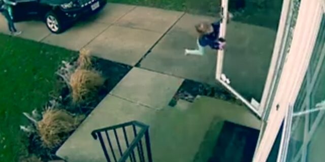 Βίντεο: Όταν ο αέρας σήκωσε κυριολεκτικά ένα παιδί