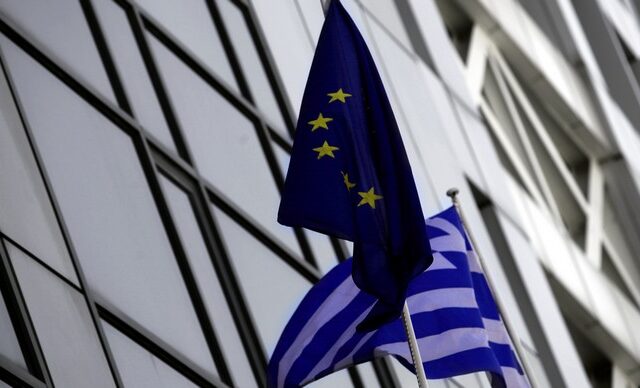 Times: Η ελληνική οικονομία δεν είναι πλέον στο επίκεντρο