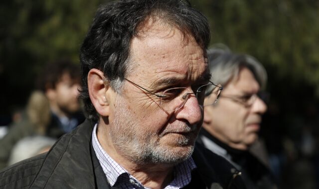 Λαφαζάνης: ‘Σκάνδαλο πρώτου μεγέθους’ η τροπολογία για τον αναβαλλόμενο φόρο στις τράπεζες
