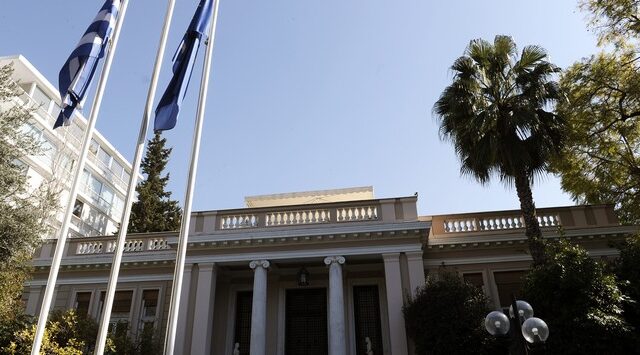 Κυβερνητικές πηγές: Ο κ. Μητσοτάκης φοβάται ακόμα και τους βουλευτές του
