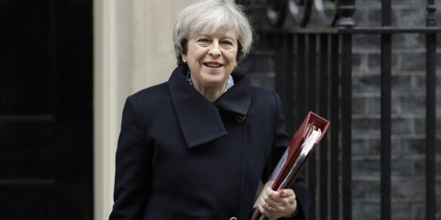 Η Μέι υπερασπίζεται τις “φιλόδοξες και αξιόπιστες” προτάσεις της για το Brexit