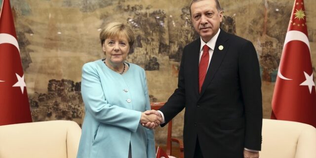 Η Μέρκελ προειδοποιεί ότι θα απαγορεύσει τις συγκεντρώσεις υπέρ του Ερντογάν